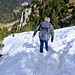 Der obere Teil des Wanderwegs ist noch mit Schnee bedeckt, etwas Vorsicht ist geboten