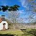 Die Kapelle mit Blick auf Dahn.