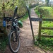 Unterwegs auf einem footpath. Ein Pferd passt hier nicht durch.