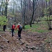 Dopo aver superato circa 300 m di dislivello in maniera ripida, la pendenza diminuisce e si arriva al Passo del Cammello, che permette al sentiero di spostarsi sul versante verso Morterone.