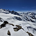 Gipfelpanorama nach SW u.a. zu Nadelgrat über dem Riedgletscher, Dent d'Hérens, Obergabelhorn, Zinalrothorn und Weisshorn