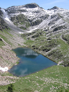 Il Lagh de Calvaresc dalla cima quotata 2268 metri.