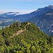 Obheiter im Hintergrund 