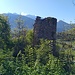 Burg Grüneck: Von der Strasse ..
