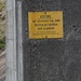 Achtung, herumstreunende Züge. Man nehme die Warnung ernst! Wie schnell erlaubt sich so ein Zug einen Übergriff auf den nichtsahnenden Wanderer?