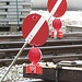 Immer geradeaus - bis es nicht mehr weitergeht. Am Haltsignal ist Schluss! Es ist abgelaufen.