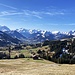 auf dem Weg hoch zur (noch geschlossenen) Alpwirtschaft Wildeneggli: fantastischer Ausblick - vom Wildhorn bis Le Rubli