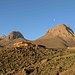 Tours jumelles de Tikniouine et Djebel Siroua depuis l'azib Iriri