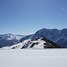Schon von Anfang an hat man einen tollen Blick zum Ramolkamm und in die Stubaier Alpen.