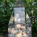 Monumentberg/Nostitzhöhe<br />Ein schlichtes Monument erinnert hier an den sächsischen Offizier Johann Carl Adolf von Nostitz.