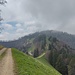 Das Schnebelhorn kanpp unter der Wolke.
