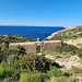 Einer von mehreren Friedhöfen von Cabrera aus dem 19. JH mit Blick nach Mallorca. Im Bild links das Rangerhaus des Nationalparks