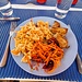 Mittagessen in Mao mit gebratenemThunfisch, zubereitet von unserem Skipper Jürg 