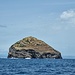 Die Maladroxia vor der winzigen Isola la Vacca" (die Kuh-Insel). Vorgelagert ist die noch kleinere Insel "il Vitello" (das Kalb), hier nicht sichtbar
