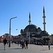 TAG 1 (15.5.) - İstanbul:<br /><br />Die Moschee am Taksim Meydanı wurde im Jahr 2020 fertig gebaut und bietet 1000 Gläubigen Platz zum beten.