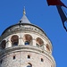 TAG 1 (15.5.) - İstanbul:<br /><br />Der „Galata kulesi“ liegt in Galata, einem Viertel des Stadtteils Beyoğlu. Ursprünglich war er ein Teil der unter den Genuesen errichteten Stadtbefestigung. Um 527 wurde der alte Galataturm unter dem Byzantinischen Kaiser Justinian I. gebaut und diente als Sichtungsturm. Der alte Turm wurde 1204 bei der Eroberung von Konstantinopel zerstört. 1348–49 wurde dann an der höchsten Stelle Galatas ein neuer Galataturm als Christusturm errichtet und die Genueser nutzten den Hügel als Festung, die zur Verteidigung Galatas gegenüber von Konstantinopel gebaut wurde. Der Galataturm hielt einer Reihe von Erdbeben, Stürmen und Bränden und sogar mehrmaligen Beschädigungen stand. 