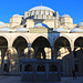 TAG 1 (15.5.) - İstanbul, Süleymaniye Camii:<br /><br />Der Innenhof mit marmornem Brunnen von der wunderschönen Moschee.