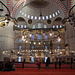 TAG 1 (15.5.) - İstanbul:<br /><br />Die grosse Gebetssaal der Süleymaniye Camii wird mit göttlichem Licht geflutet. Dazu erhellen in der Nacht über 2000 Öllampen aus Glas und beleuchten das Innere der Moschee wie ein Sternenzelt. Verzoert sind die Kuppeln unter Anderem mit dem Lichtvers aus dem Koran.