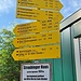 Schilderbaum am Parkplatz Blindau
