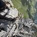 Blick vom Gipfel zur Kletterstelle, schon noch steil