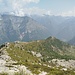 La cresta di discesa fino a Motaruch e al p.1886mt in fondo alla dorsale