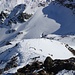 Tiefblick vom Gipfel zum Vadret da Muragl mit der Aufstiegsroute. 