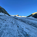 Im unteren Teil ist der Chilchligletscher bereits schneefrei. 

In der Bildmitte der kurze aber steile Aufstieg.
