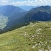 Im weglosen Abstieg auf der bisweilen etwas steilen Almweide.