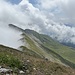 Zum Spitzkofel hin sind Begehungsspuren zu erkennen, welche in der Scharte am Horziont unterhalb des Spitzkofels endent, und dort vermutlich dann auf dem Grat direkt hochführen.
