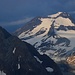 Gipfelaussicht vom Corno Gries / Grieshorn (2968m) im Zoom zum Ofenhorn / Punta d'Arbola (3235,3m). Links im Vordergrund sind der Corno di Ban (3028m) und die Punta della Sabbia (2957m).