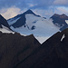 Gipfelaussicht vom Corno Gries / Grieshorn (2968m) im Zoom Klein Blinnenhorn / Corno Cieco (3373,8m) und Klein Blinnenhorn (3317m) .Vor den Blinnenhörner sind das Rothorn / Corno Rosso (3287,4m) und das Bättelmatthorn / Punta dei Camosci (3043,7m).<br /><br />Inzwischen sind es auch fast 11 Jahre her als, ich ebenfalls zusammen mit Silas wie auf dem Grieshorn auf dem Blinnenhorn stand, hier der HIKR-Bericht: [https://www.hikr.org/tour/post85709.html]