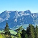 Der Alpstein noch unter einem wolkenlosen Himmel