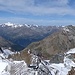Panorama Schaufelspitze: Schussgrubenkogel, Kleiner und Großer Isidor, im Hintergrund die Ötztaler Alpen, rechts der Gipfelgrat zur Schaufelspitze