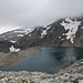 Lai Verd, in Wolken der Piz Vatgira darüber