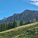 An der Bergstation ein erster Blick zum Alvier.