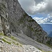 Weiter oben kurz bevor man den Steig zum Kollinkofel betritt hat es noch einen Abzweig welcher hier im Bild mittig ins Kar hintergeht.