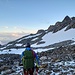 Heute ist der Bietschgletscher zweigeteilt. Das Schuttgelände, das wir hier durchqueren müssen, war früher dick in Eis eingepackt...