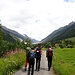 Etwas oberhalb der Lonza führt die neue Route zuerst flach talaufwärts, dem Bergsturz von Blatten entgegen.