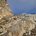 Die Schlüsselstelle der Tour ist der Aufstieg vom westlichen Bietschgletscher zum NE-Grat des Wilerhorns. Wir wählen dafür eine steile Rampe mit extrem viel losen Blöcken. Diese nicht loszulösen, vor allem im Abstieg, ist kaum möglich, deshalb muss enorme Vorsicht gewaltet werden lassen, um keinen anderen Bergsteiger zu erschlagen. <br /><br />Unser Tourenleiter steigt vor und sicher von oben nach.
