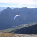 vom Gipfel haben sich es 2 Tiroler Burschen mit dem Abstieg leicht gemacht: Gleitschrimflug nach Fulpmes, so geht's auch....