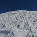 Il vento ha modellato la neve sui fianchi del Monte Ferraro. 