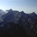 links Zugspitzplatt,rechts die Alpspitze