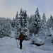 los geht es durch eine wunderschöne Winterlandschaft