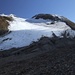 Über den Gletscher kann man auch den breiten Sattel erreichen. Wir gingen aber rechts die Moräne hoch.