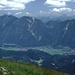 Rückblick auf Oberau links und Farchant rechts,dahinter das Estergebirge,ganz rechts der Wank