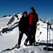 Gipfelfoto Gemsfairenstock 2972m mit [u Nadine] und Christian, dahinter unser nächstes Ziel der Clariden 3267m