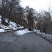 <b>Bivio a Cascina La Bolla. <br />A destra la strada che sale da Casasco, a sinistra si sale verso l'Alpe Grande e la Bocchetta d'Orimento</b>.