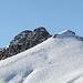 <b>Incredibile il numero di tracce lasciate dagli sci escursionisti sul Sasso Bianco. Sembra di essere in una località sciistica con impianti di risalita</b>.
