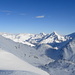 Blick vom Wyssgrat nach Osten. Links im Vordergrund das Ochsehorn (2912 m)