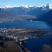 Vorne das Maggia-Delta mit Ascona und Locarno, in der Mitte die Magadino-Ebene